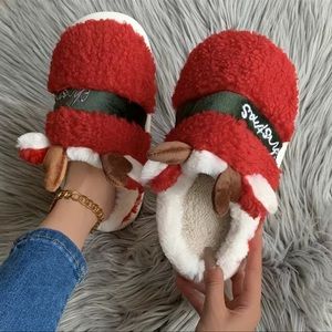 NWT Cute Christmas Reindeer Plush Memory Foam Slippers.